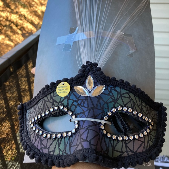 Face Mask - Picture 4 of 6